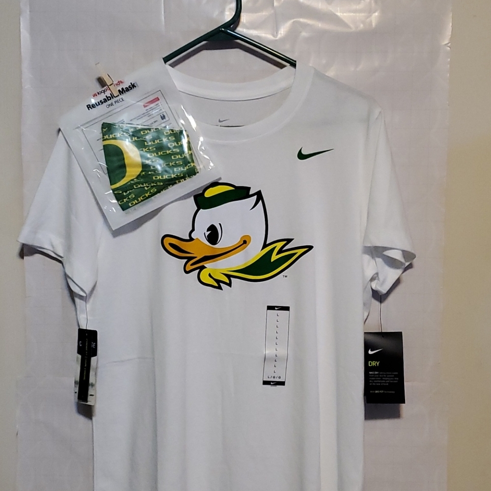 Go Ducks T-shirt and matching mask